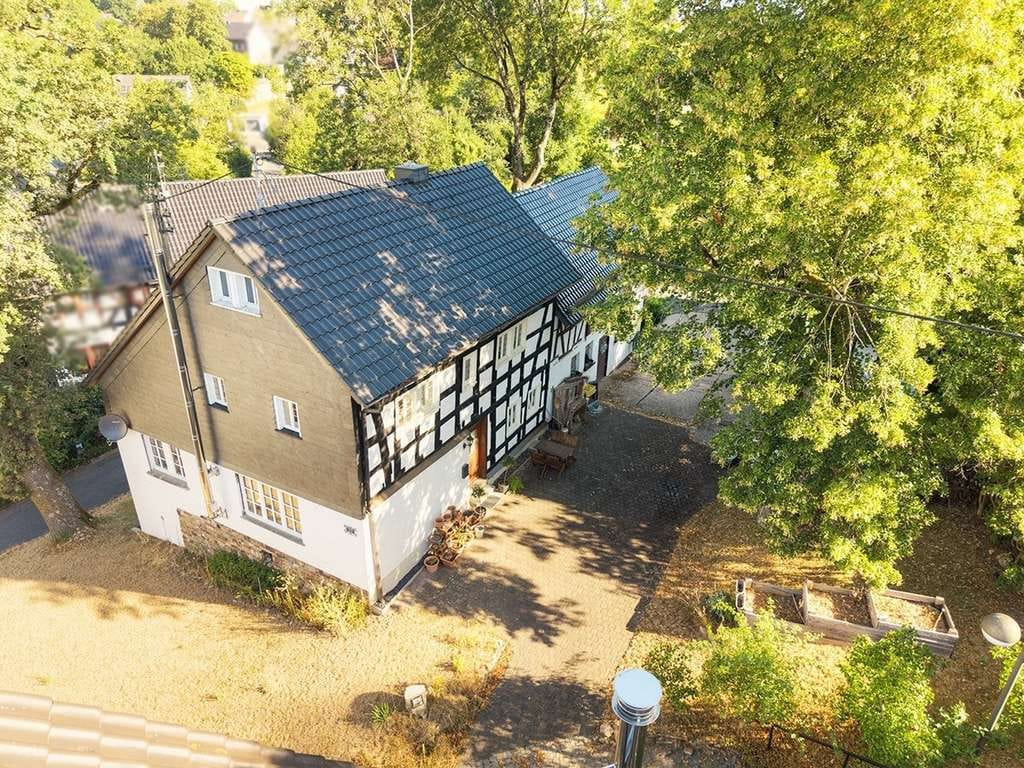 Immobilie in Birnbach - Denkmalgeschütztes und kernsaniertes Fachwerkensemble in idyllischer Ortslage von Birnbach - Bild 2