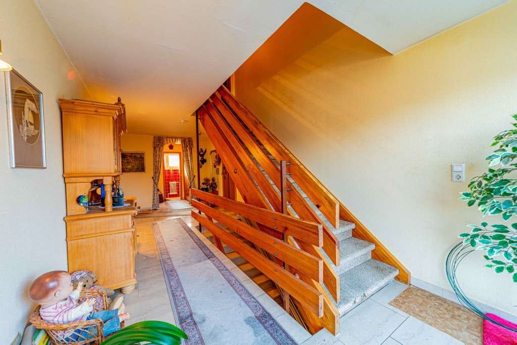 Immobilie in Würzburg - Oberdürrbach/Würzburg - geräumiges Einfamilienhaus mit Einliegerwohnung und großen Garten - Bild 3