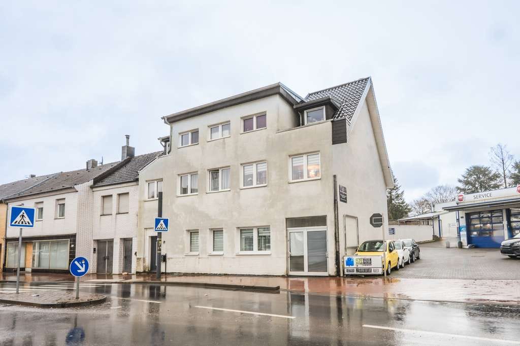 Immobilie in Baesweiler - Attraktives Mehrfamilienhaus mit drei Einheiten und Entwicklungspotenzial - Bild 1
