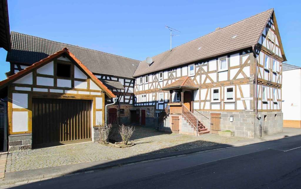 Immobilie in Ebsdorfergrund - Sanierte Hofreite mit vielseitigen Nutzungsmöglichkeiten in Ebsdorfergrund-Wermertshausen - Bild 0