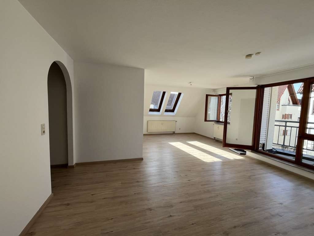 Immobilie in Gärtringen - Gärtringen: Zentrale 2,5 ZW mit Balkon und Stellplatz - Bild 0