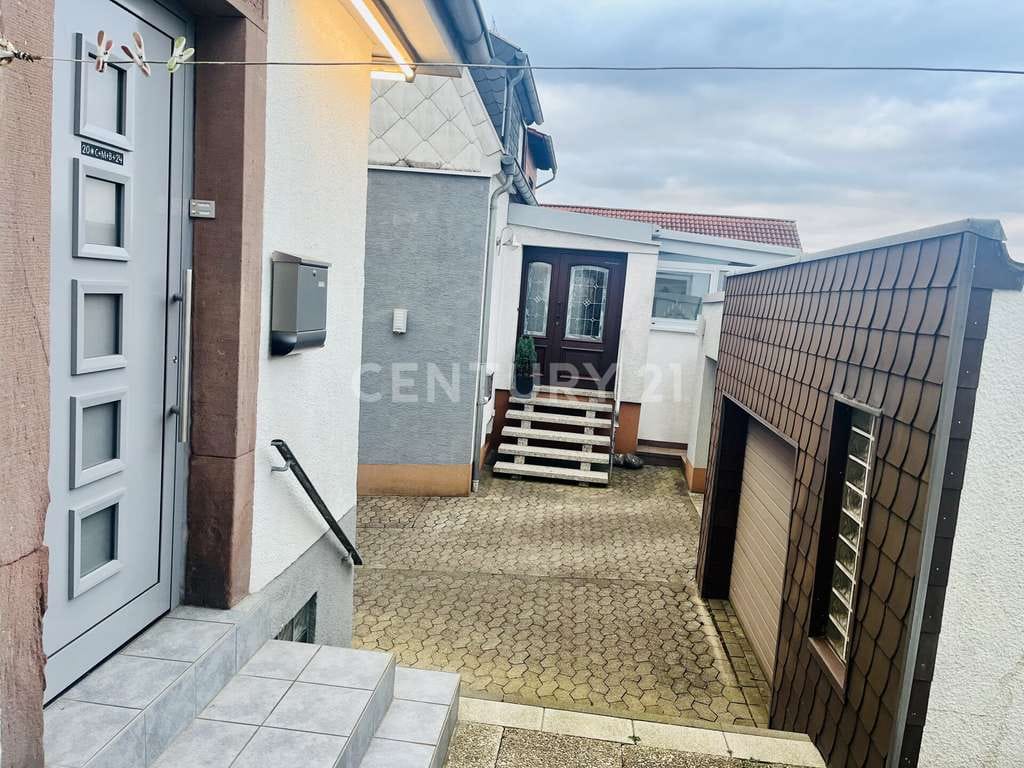 Immobilie in Heusweiler - Familienfreundliches Einfamilienhaus mit großzügigem Garten und viel Raum für Lebensqualität - Bild 1