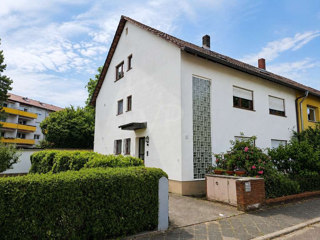 Immobilie in Ilvesheim - Mehrfamilienhaus mit Entwicklungspotenzial in beliebter Lage von Ilvesheim - Bild 1