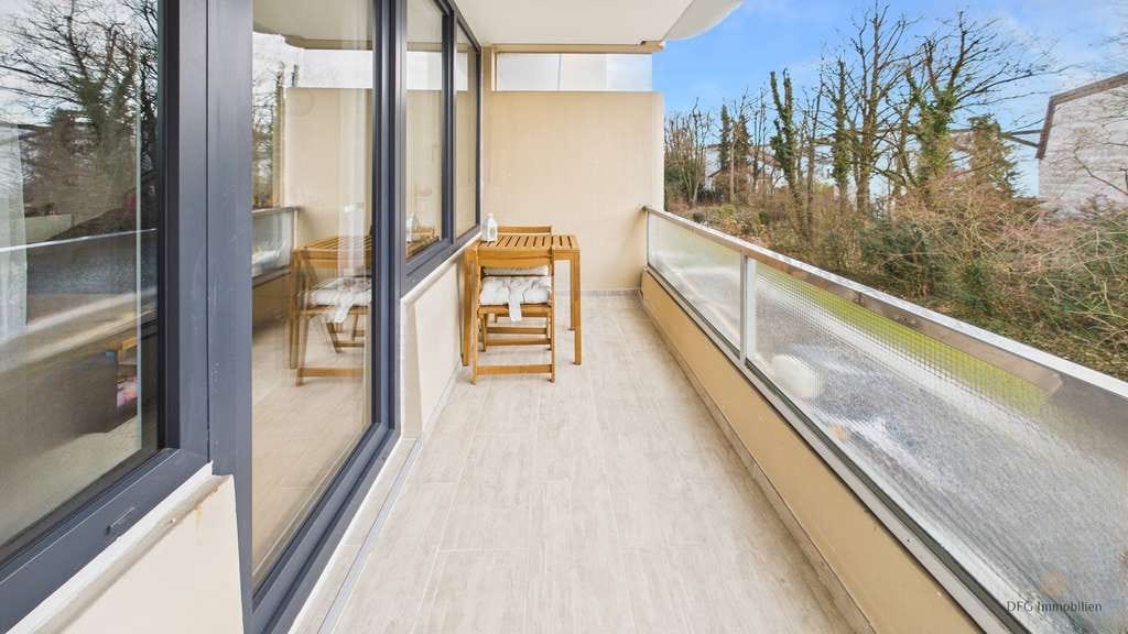 Immobilie in Unterschleißheim - Gepflegte 3-Zimmer-Wohnung mit Balkon, moderner Einbauküche, Tiefgaragenstellplatz und Wellnessberei - Bild 1