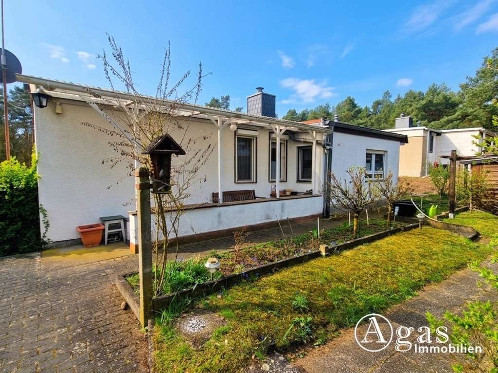 Immobilie in Brieskow-Finkenheerd - Erholung pur: Freizeitbungalow mit Holzblockhaus in Bungalowsiedlung und Kanalblick - Bild 1