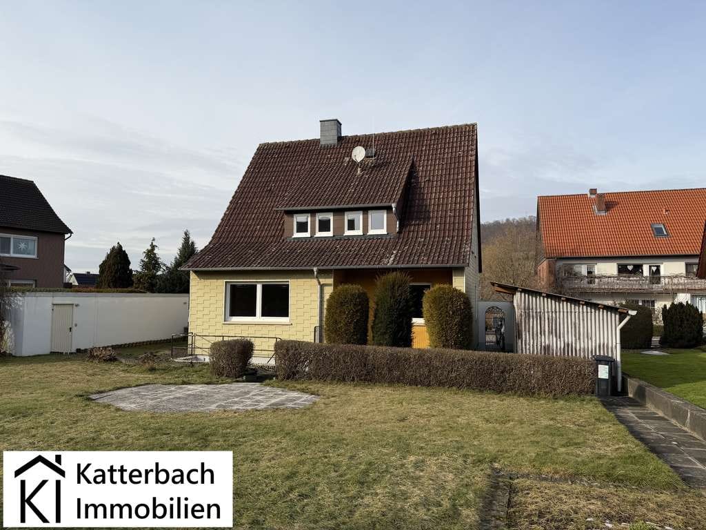 Immobilie in Dassel - Gemütliches Einfamilienhaus mit zwei Garagen in Dassel - Hilwartshausen - Bild 1