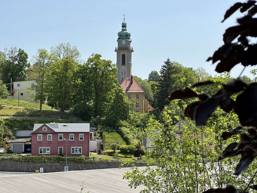 Immobilie in Auerbach/Vogtland - Vermietete Maisonette-WE, Balkon, Tageslichtbad, TG-Stpl. in Auerbach/V.! - Bild 1