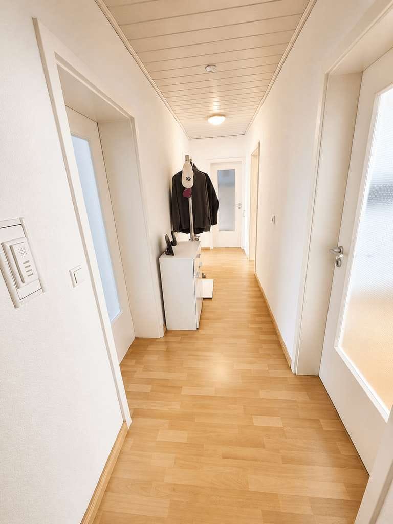 Immobilie in Bickenbach - Lichtdurchflutetes Wohnen mit zwei Balkonen – gepflegte 3-Zimmer-Wohnung mit Aufzug - Bild 1