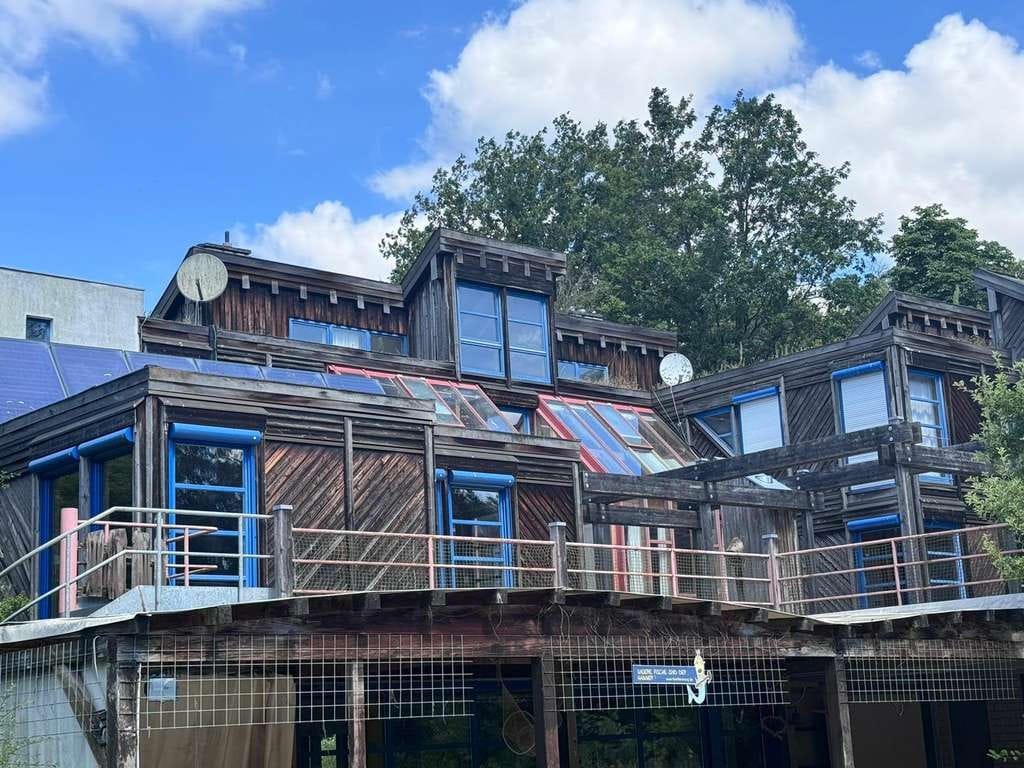 Immobilie in Katzweiler - REINE WOHNNUTZUNG MÖGLICH! GEBÄUDEKOMPLEX MIT NATURTEICH UND BIS ZU 16 HA LAND IN ABS. ALLEINLAGE! - Bild 4
