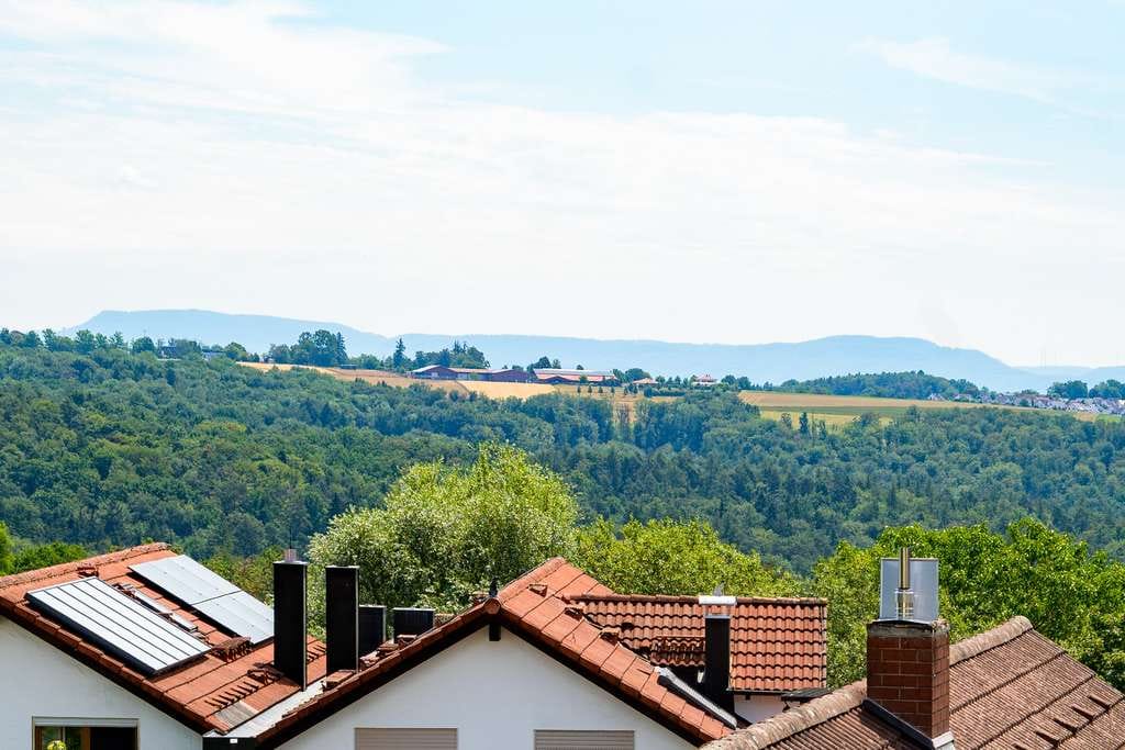 Immobilie in Baltmannsweiler - Über den Dächern von Baltmannsweiler – Großzügiges Anwesen mit Weitblick - Bild 0