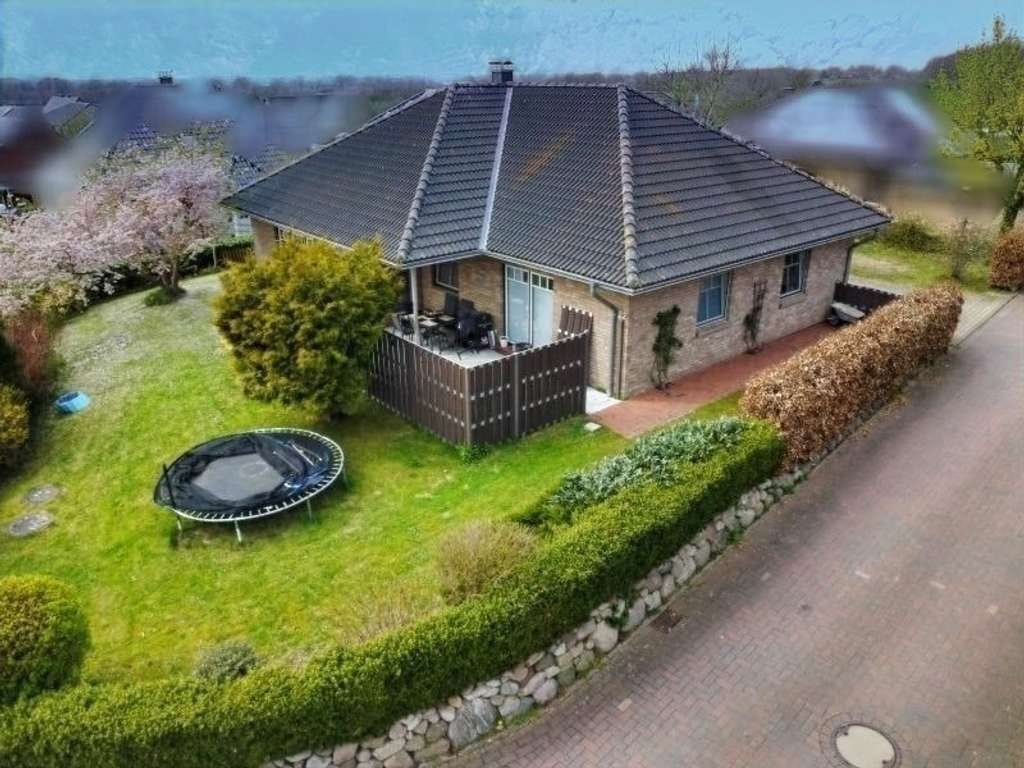 Immobilie in Hüsby - Ebenerdig und jung - ansprechender Bungalow zum bequemen Wohnen auch im Alter - Bild 0
