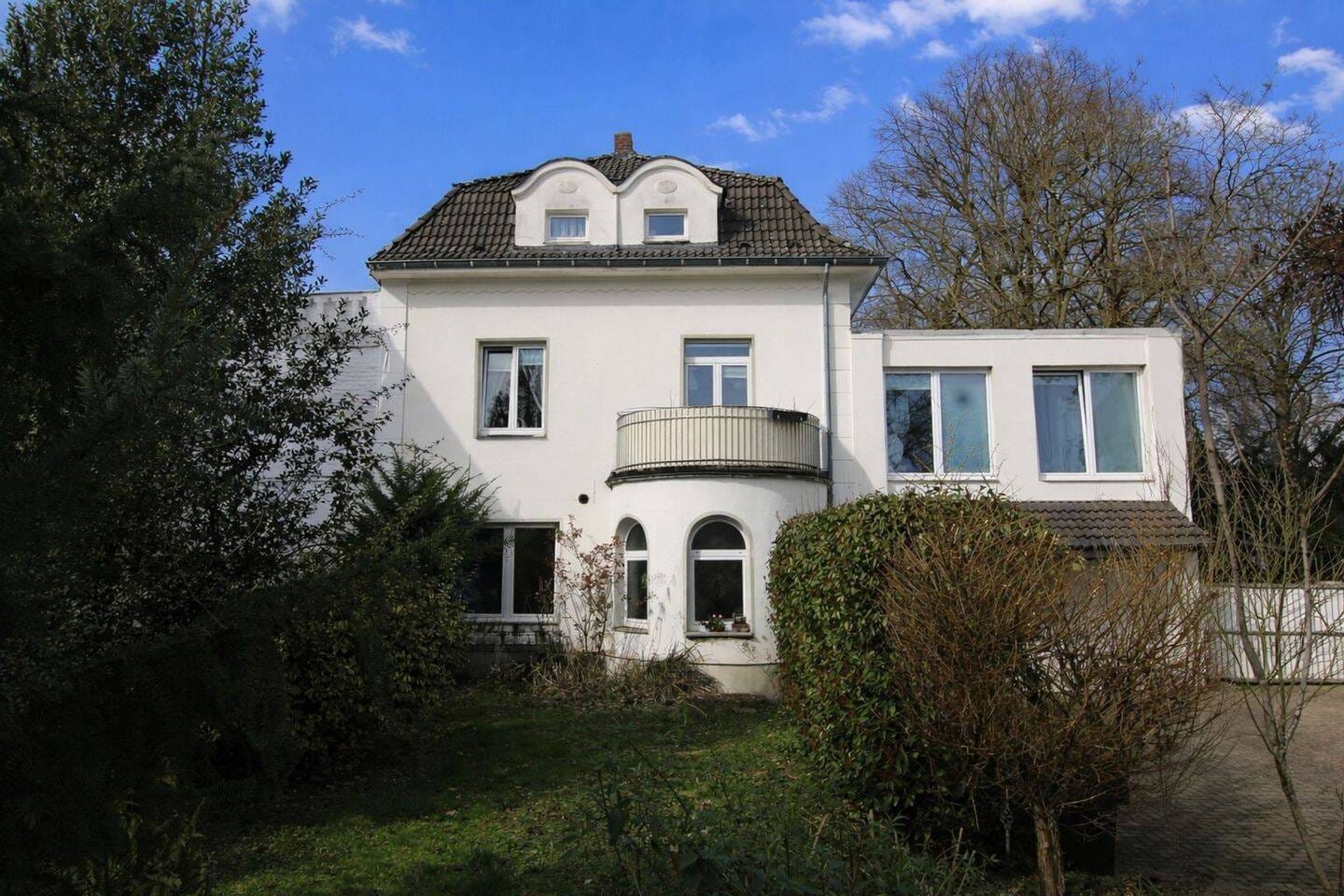 Immobilie in Nettetal - Exklusive Stadtvilla mit Potential - Wohnkomfort & Kapitalanlage - Bild 0