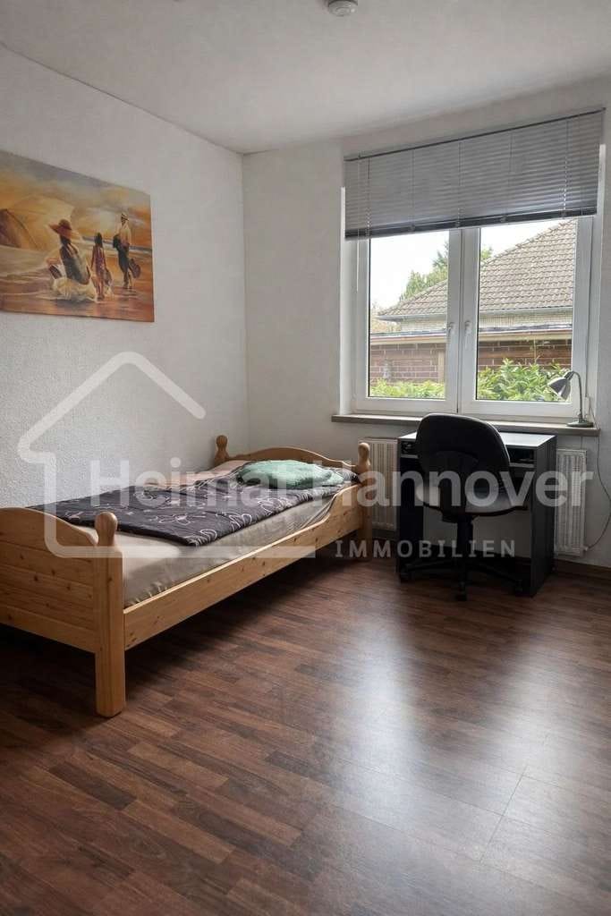 Immobilie in Uetze - Großzügiges 1–2-Familienhaus mit Pool und großem Grundstück in zentraler Lage von Uetze - Bild 3