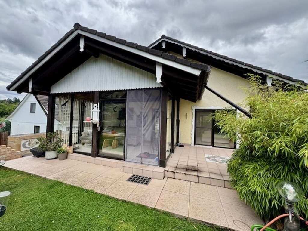 Immobilie in Biebertal - Tolles Haus mit Potenzial  im Grünen - Bild 2