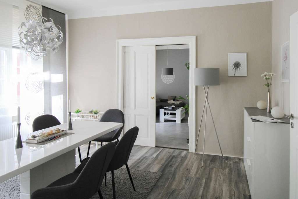 Immobilie in Helmstedt - Denkmalschutz: Renovierte 4 Zimmer Wohnung in Citylage in Helmstedt mit Garten - Bild 4