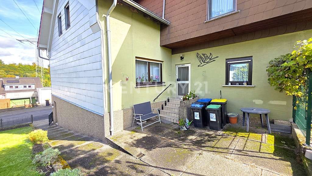Immobilie in Sulzbach/Saar - Gepflegtes Einfamilienhaus mit schönem Garten und vielen Gestaltungsmöglichkeiten in Sulzbach - Bild 1