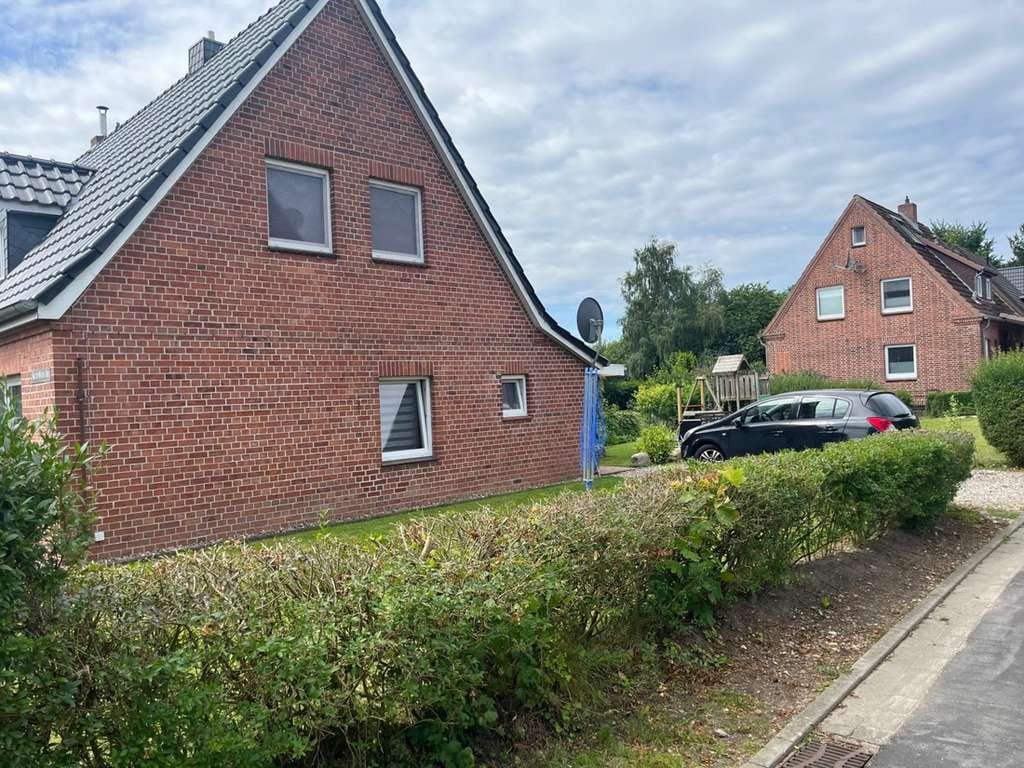 Immobilie in Meldorf - Charmante Doppelhaushälfte mit modernem Komfort und historischen Flair - Bild 1