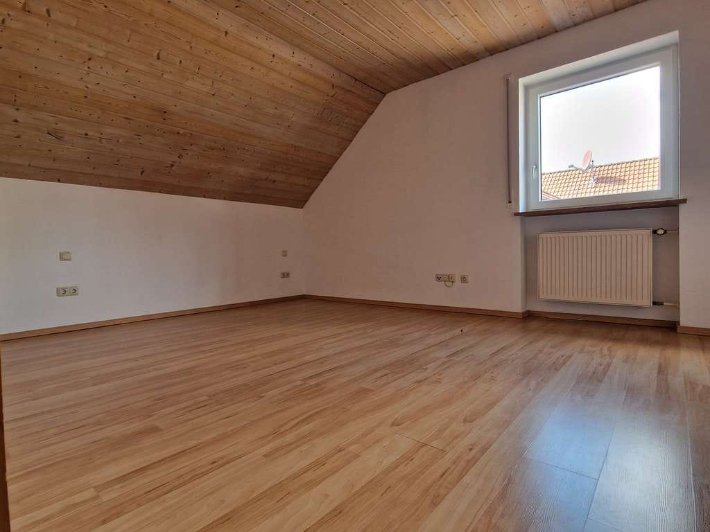Immobilie in Obersüßbach - Gepflegte Doppelhaushälfte mit PV-Anlage, Kachelofen, Balkon, Terrasse und Garage - Bild 4