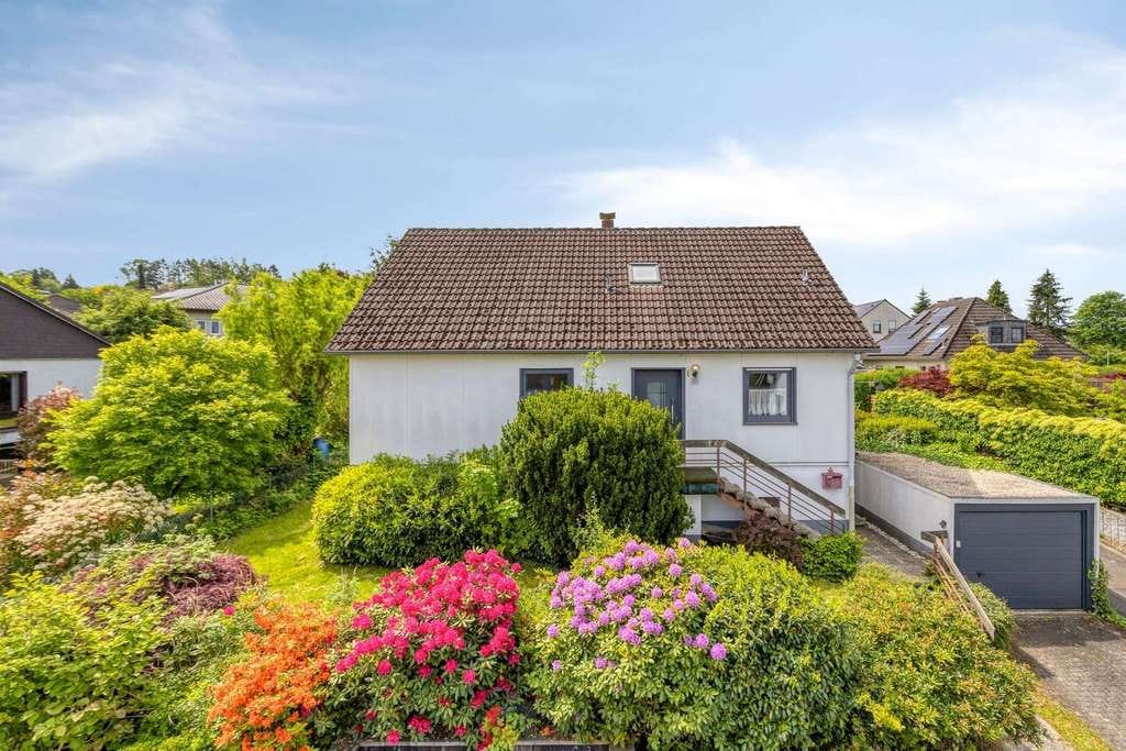 Immobilie in Eitorf - Einfamilienhaus mit Potenzial auf 522 m² Grundstück – Ihr Familienprojekt in bevorzugter Lage! - Bild 0