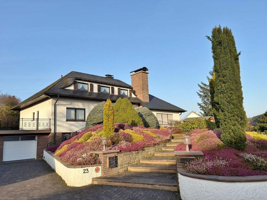 Immobilie in Bleialf - **Großzügiges Wohnhaus mit Schwimmbad und Einliegerwohnung in der Eifel** - Bild 0