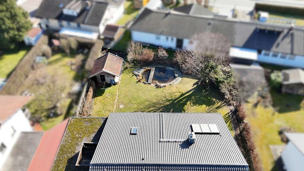 Immobilie in Winhöring - Ein Ort voller Licht und Raum: Idyllisches Einfamilienhaus mit Einliegerwohnung und Gartenzauber - Bild 3