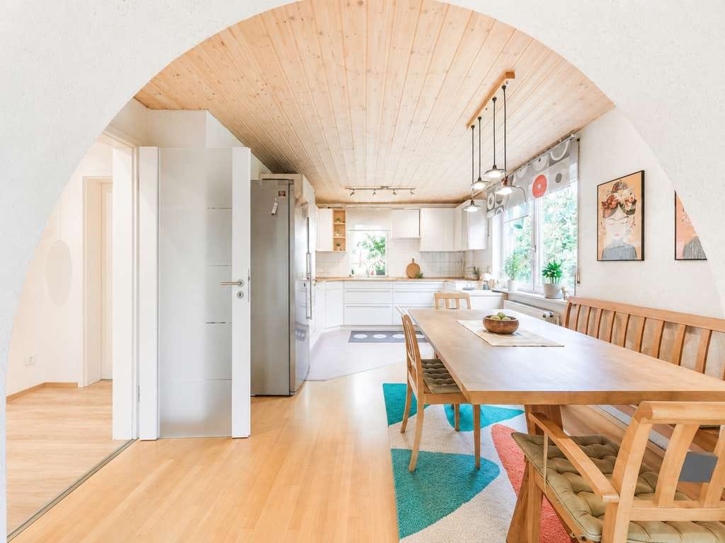 Immobilie in Langweid am Lech - Ankommen. Wohlfühlen. Bleiben.
 – Vielseitiges Wohnhaus mit Garten und Perspektive in Langweid - Bild 2