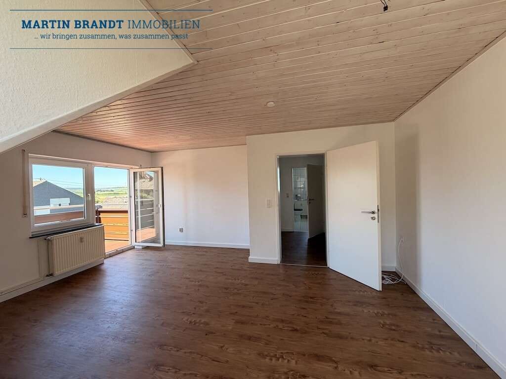 Immobilie in Idstein - 3 Zimmer Dachgeschosswohnung mit Balkon in schöner Lage 
von Idstein / Walsdorf - Bild 2