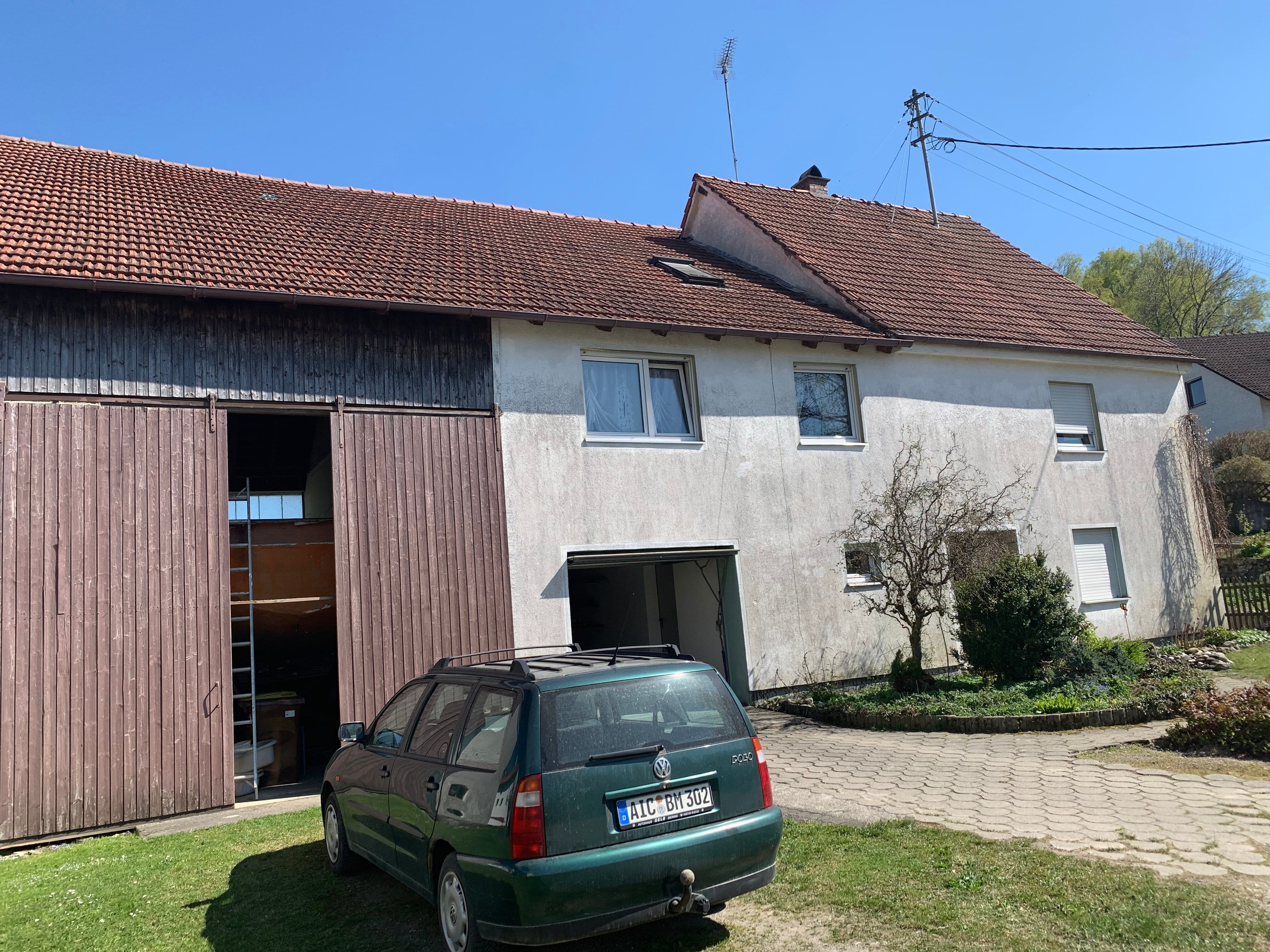 Immobilie in Mering - Ehemaliges Bauernhaus mit Scheune und großem Grundstück, renovierungsbedürftig - Bild 1