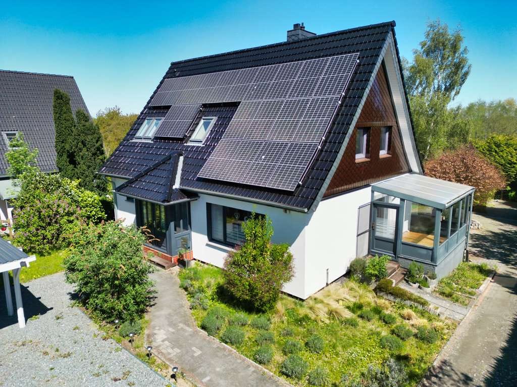 Immobilie in Süderbrarup - Modernisiertes Einfamilienhaus mit Wintergarten, Kaminofen, PV und viel Platz in ruhiger Lage. Top! - Bild 3