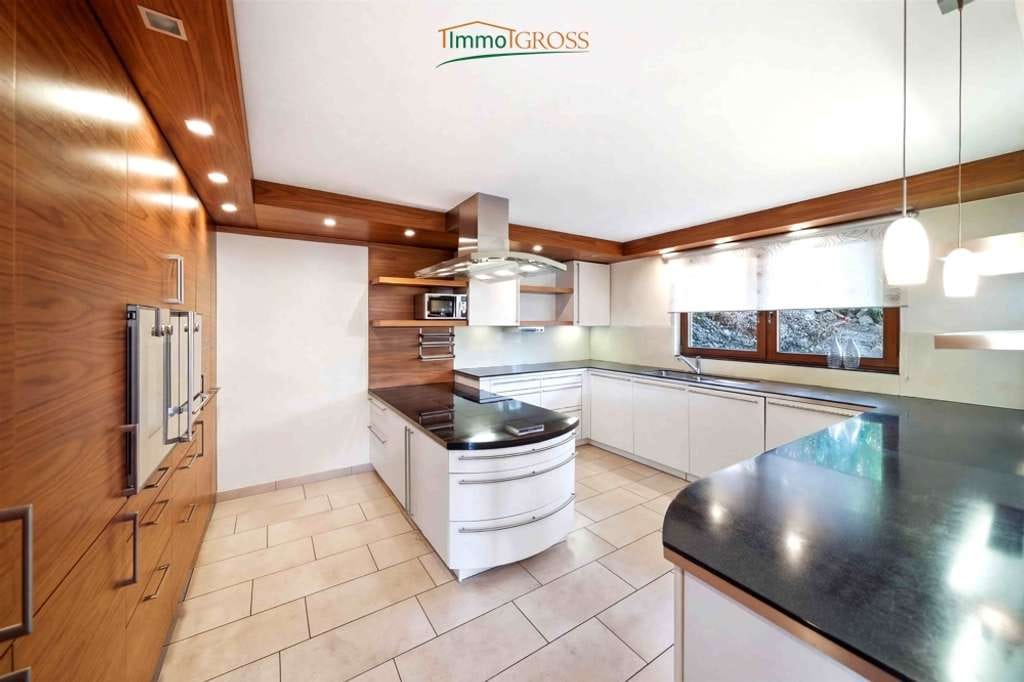 Immobilie in Schönau im Schwarzwald - Traumhaus mit Weitblick – Einfamilienhaus mit Indoor-Pool, Kamin und großzügigem Grundstück - Bild 3