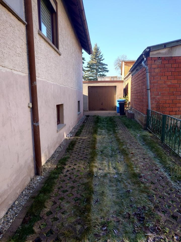 Immobilie in Römhild - gepflegtes Einfamilienhaus mit Garten, Garage und Carport - Bild 0