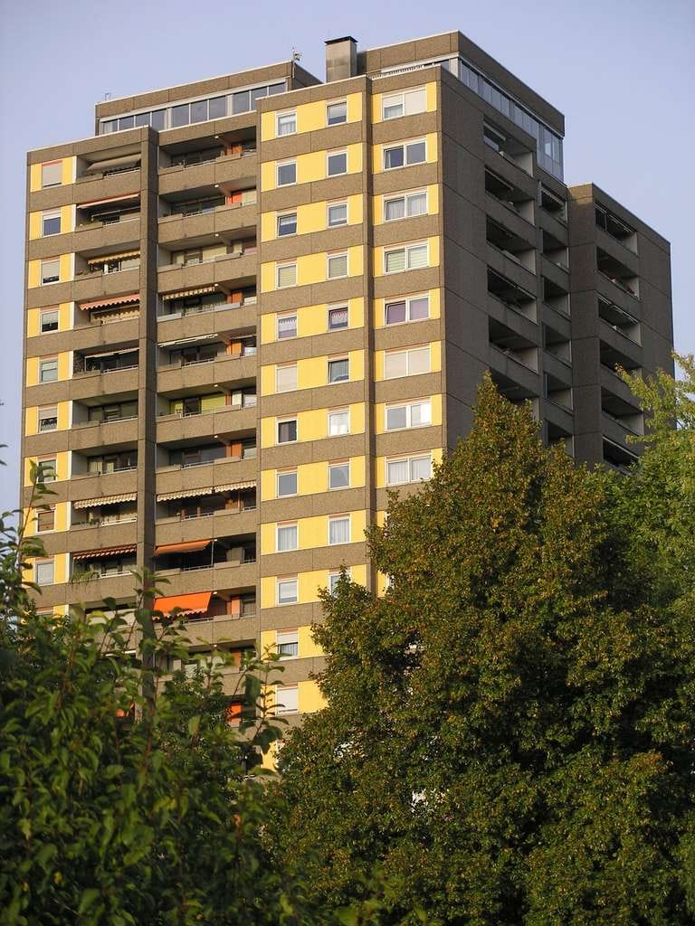 Immobilie in Langen - Vermietete 3,5-Zimmer-Wohnung mit Garage, Stellplatz und Einbauküche, Wohnanlage mit Komfort - Bild 0