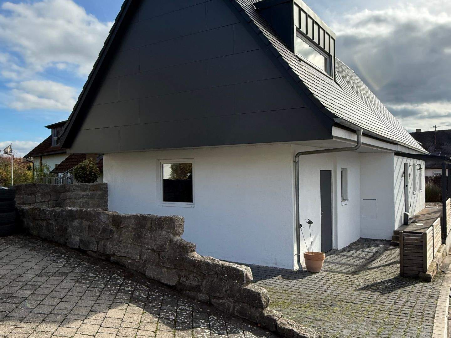 Immobilie in Burgebrach - Charmantes Landhaus, komplett saniert, bezugsfertig, 155 m²  Wohnfl., 290m² Grund, nur 6 km von Burgebrach entfernt - Bild 1