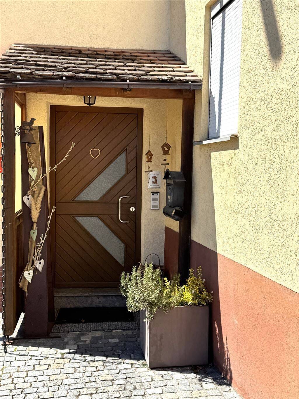 Immobilie in Leutershausen - Zweifamilienhaus mit Scheune, Schuppen Garage und idyllischem Garten - Bild 3