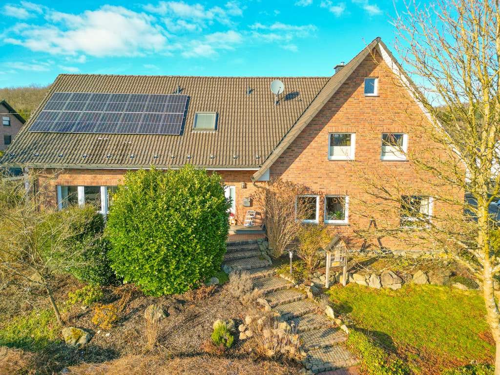 Immobilie in Kreuztal - Familienfreundliches saniertes Zweifamilienhaus mit Wärmepumpe und Photovoltaik - Bild 4