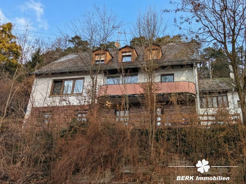 Immobilie in Heigenbrücken - BERK Immobilien - Viel Platz für neue Ideen: Zweifamilienhaus in Heigenbrücken - Bild 0