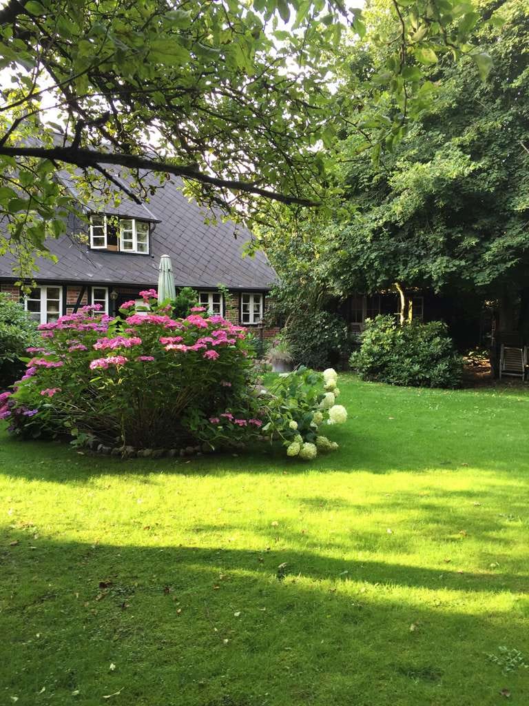 Immobilie in Elmenhorst - 1.232 m² Grdstck. * liebevoll restaur. Fachwerkhaus * zentral u. dennoch idyllischer Garten* Carport - Bild 4