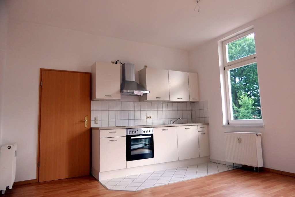 Immobilie in Bad Liebenstein - Vermietete 1-Zimmer-Wohnung mit Balkon, Stellplatz und Tageslichtbad - Bild 1