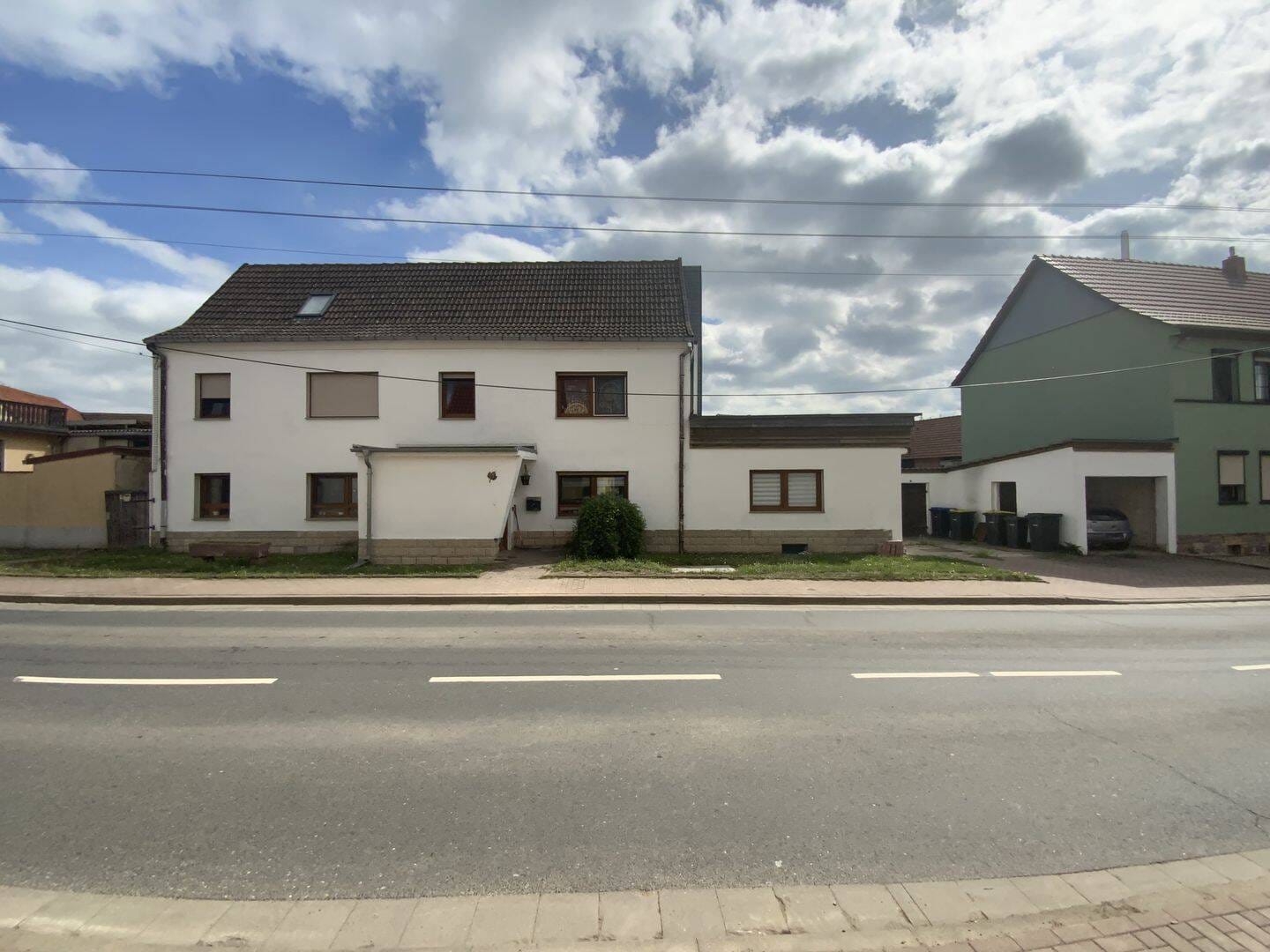Immobilie in Bad Frankenhausen/Kyffhäuser - Familiendomizil mit großzügiger Wohnfläche und weitläufigem Gartenbereich - Bild 2