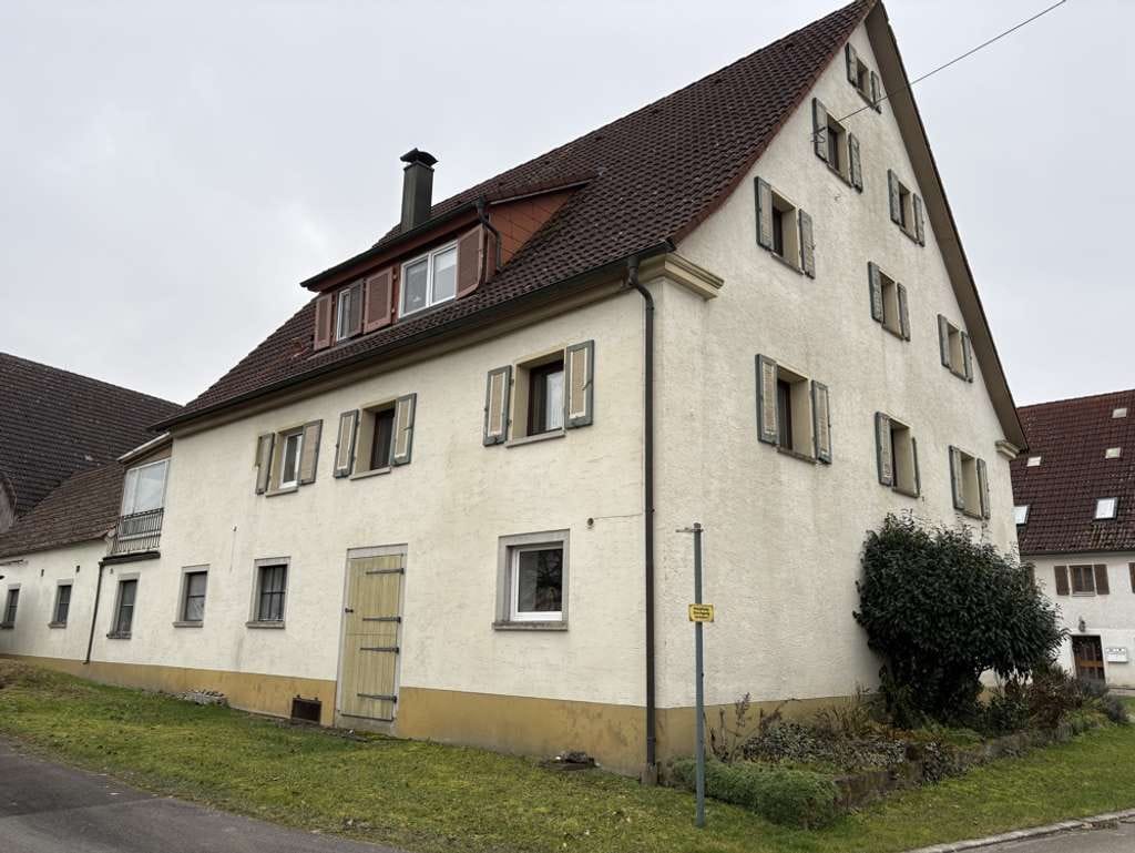 Immobilie in Crailsheim - Großes, vermietetes 2 Familienhaus mit Ausbaumöglichkeit auf ca. 3.361 m² großem Grundstück - Bild 0
