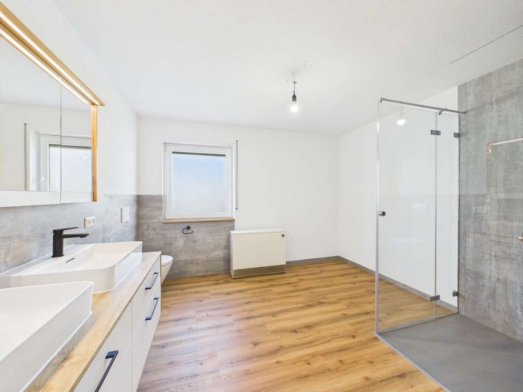 Immobilie in Bösingen - Zweifamilienhaus auf großem Grundstück in Bösingen - Bild 4