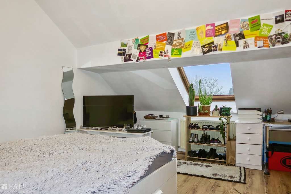 Immobilie in Hemau - Attraktives Jura-Bauernhaus, 2-3 Wohnungen, Wohnreserven. Tierhaltung möglich. 1-2 Bauplätze inkl. - Bild 2