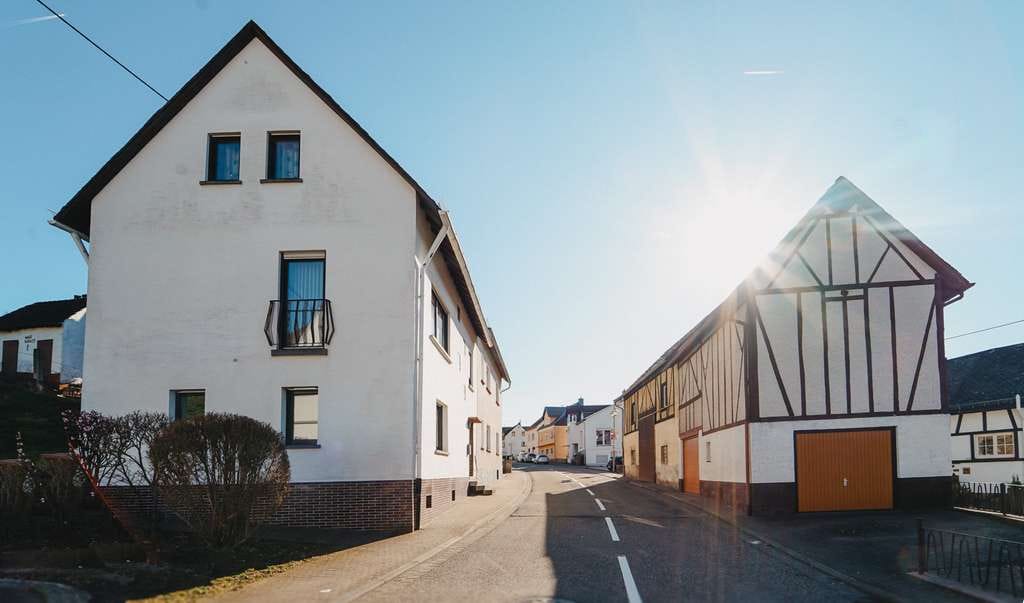Immobilie in Hillscheid - Einfamilienhaus mit traumhaften Garten und Scheune zum Kauf!  - Bild 0