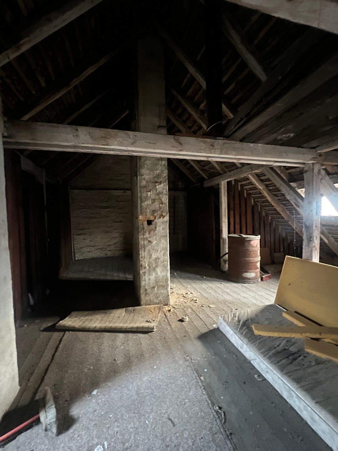 Immobilie in Bitterfeld-Wolfen - Charmantes Mehrfamilien-Reihenhaus zur Renovierung in Bitterfeld-Wolfen - Bild 2
