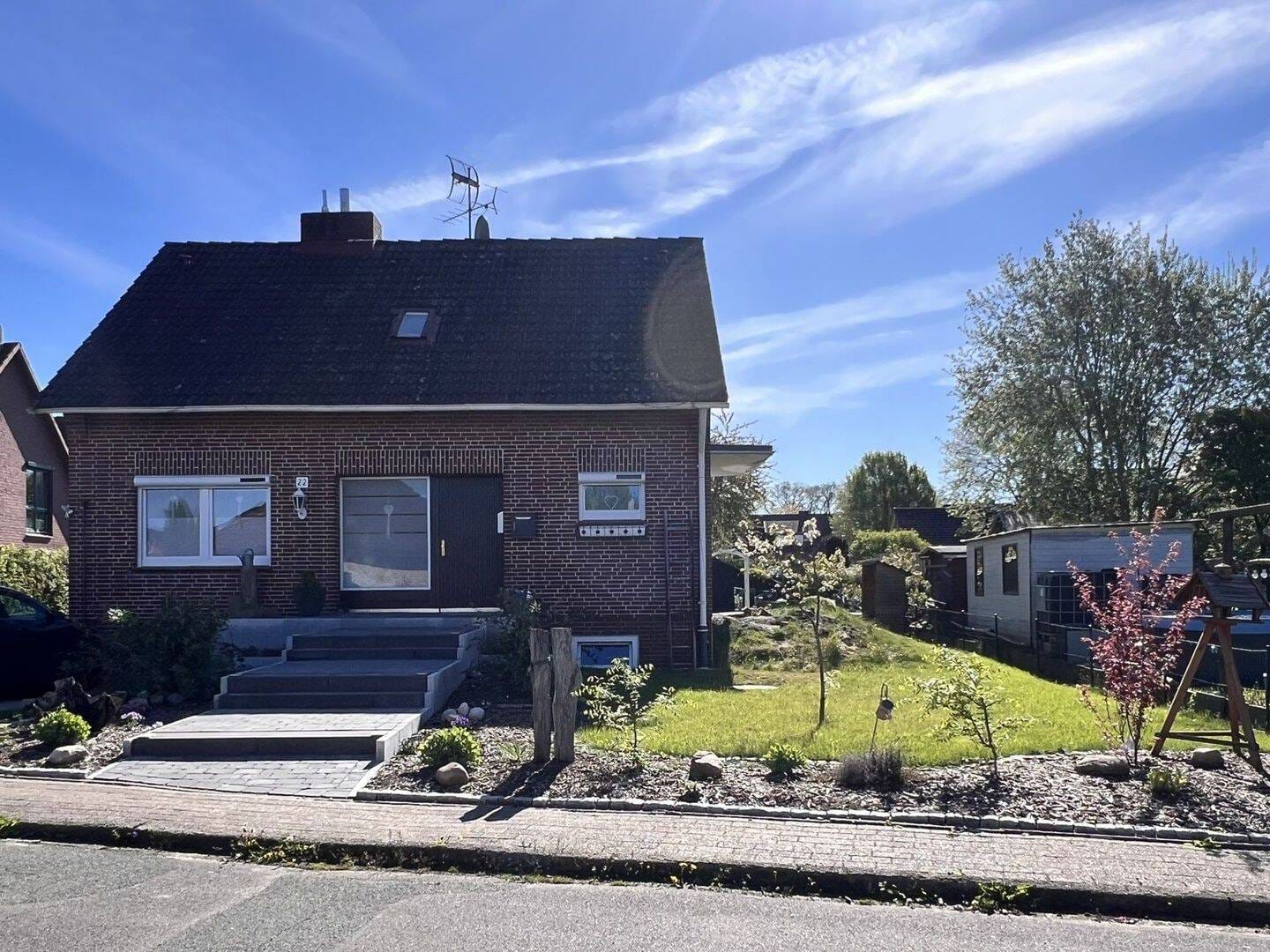 Immobilie in Ahlerstedt - Freistehendes Einfamilienhaus - modernisiert und familienfreundlich - Bild 1