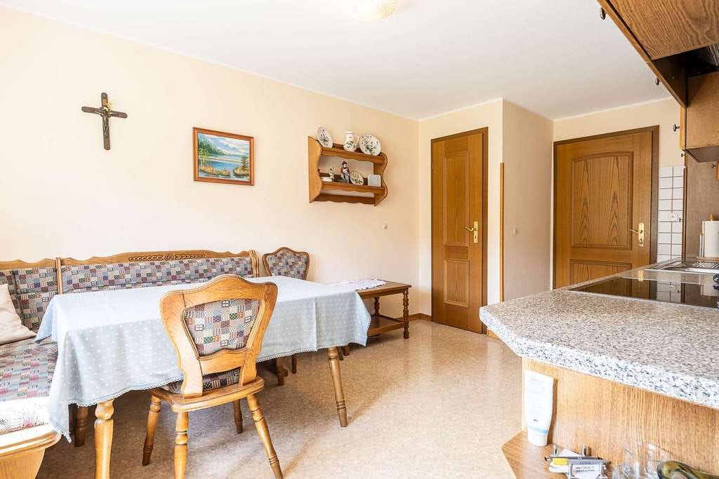 Immobilie in Rockeskyll - Einfamilienhaus mit 3 Garagen und Nebengebäude in Rockeskyll - Bild 1