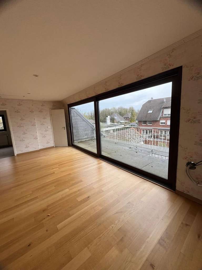 Immobilie in Schwalmtal - Raum für Ihre Zukunft – Großes Zweifamilienhaus mit vielseitigen Möglichkeiten - Bild 3