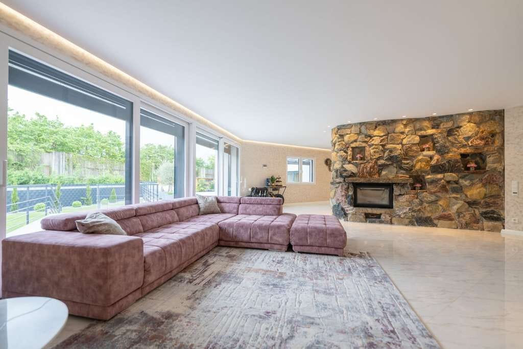 Immobilie in Memmelsdorf - Hochwertiger Bungalow mit exklusiver Ausstattung, Garten und Poolanlage - Bild 1