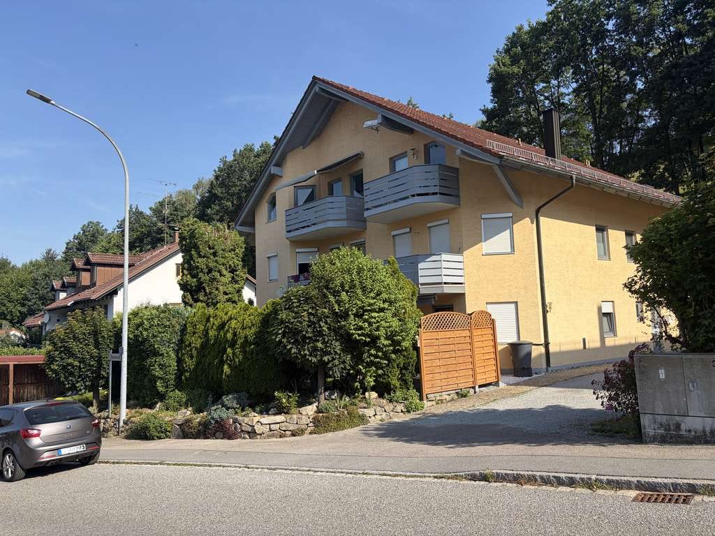 Immobilie in Bogen - Charmante 2-Zimmer-Dachgeschosswohnung mit Balkon in ruhiger Lage von Bogen - Bild 0