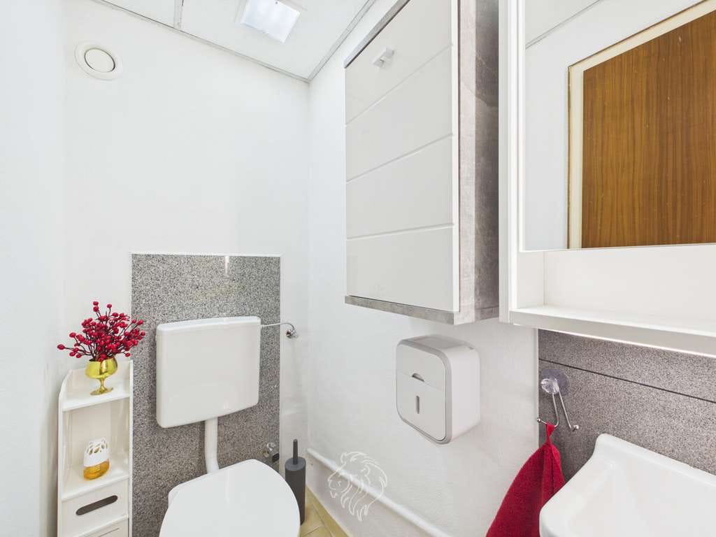 Immobilie in Würzburg - Investoren aufgepasst: Vermietete 3-Zimmer-Wohnung mit Balkon & Perspektive - Bild 3